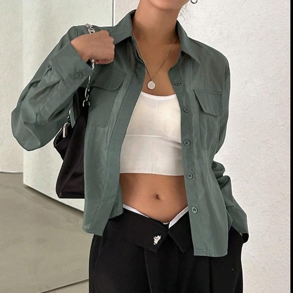 Tops - Sage green cropped button down long sleeve polyester, cotton size large